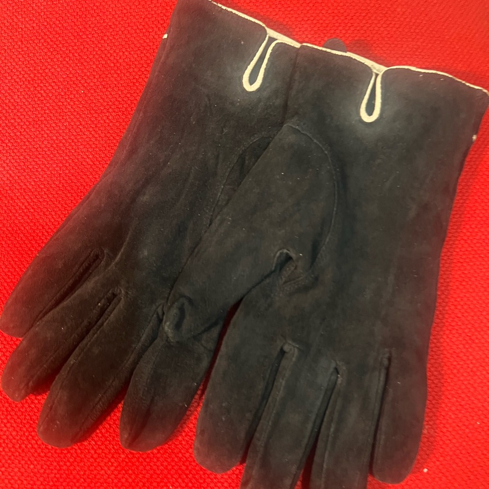 Women black suede gloves by Mutha. - Picture 3 of 6